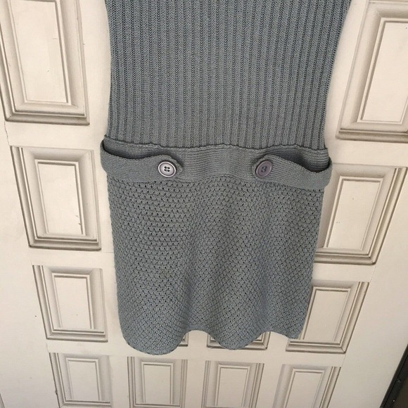 Too Hot Sweater SzS Gray Acrylic Cap Sleeves Tab Details Pull Over Pre-Own - Picture 7 of 13